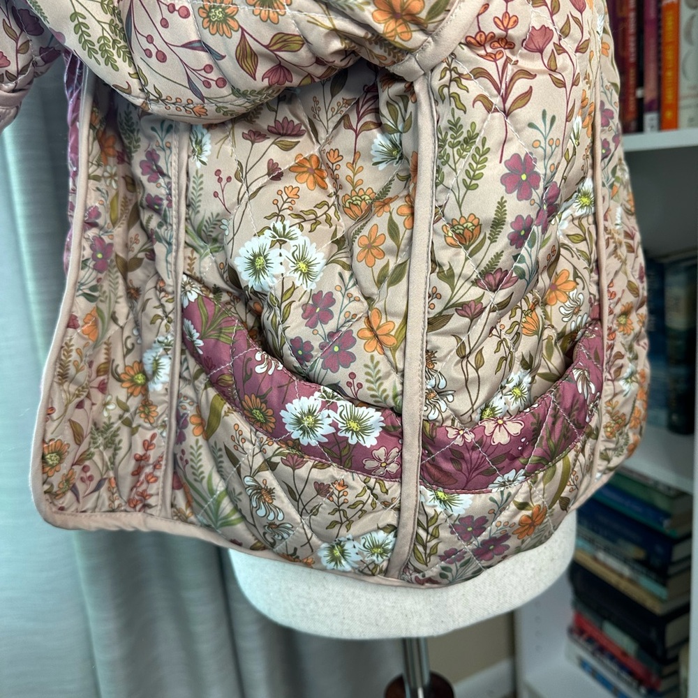Floral Quilted Women's Jacket - Pink and Cream - Picture 3 of 11